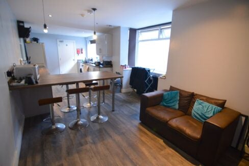 Flat Chantry Lane in Grimsby
