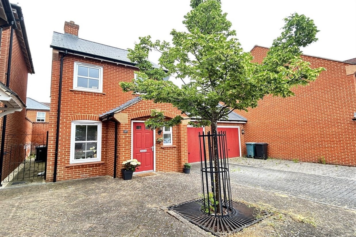 House Eling Crescent in Basingstoke and Deane