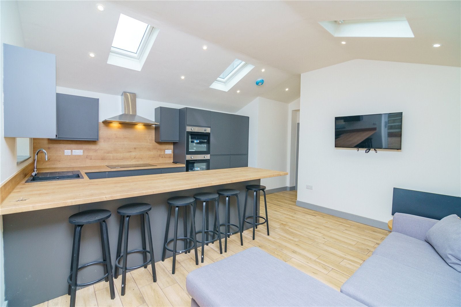 Room Malvern Road in Kirklees