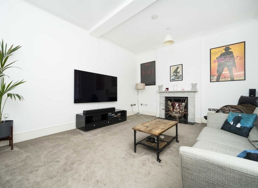 Flat Cannon Street in City of London