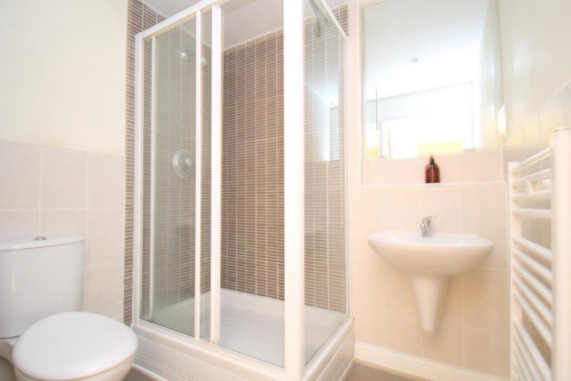 Room Albemarle Road in Greater London