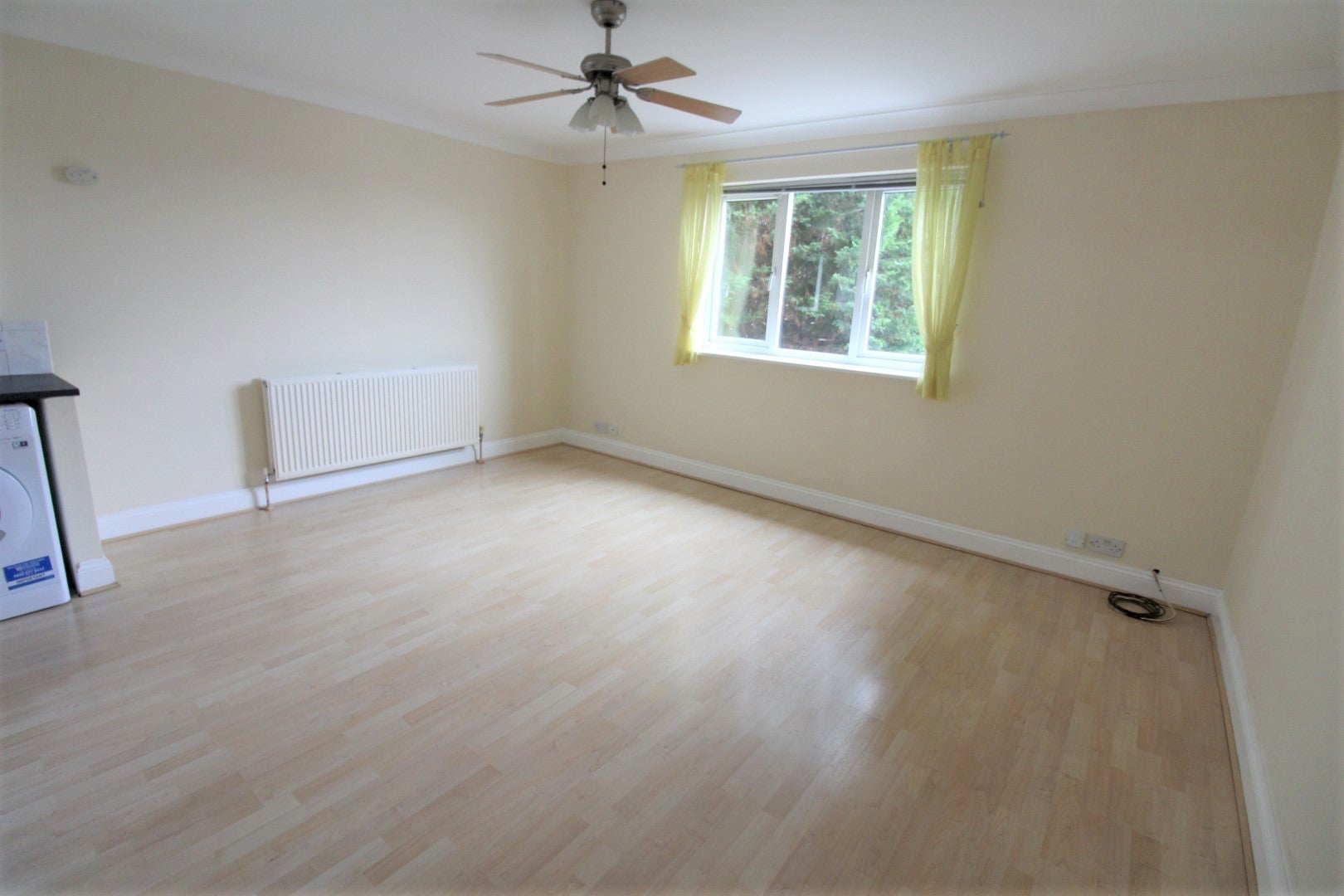 Flat Cranbrook Lane in Greater London