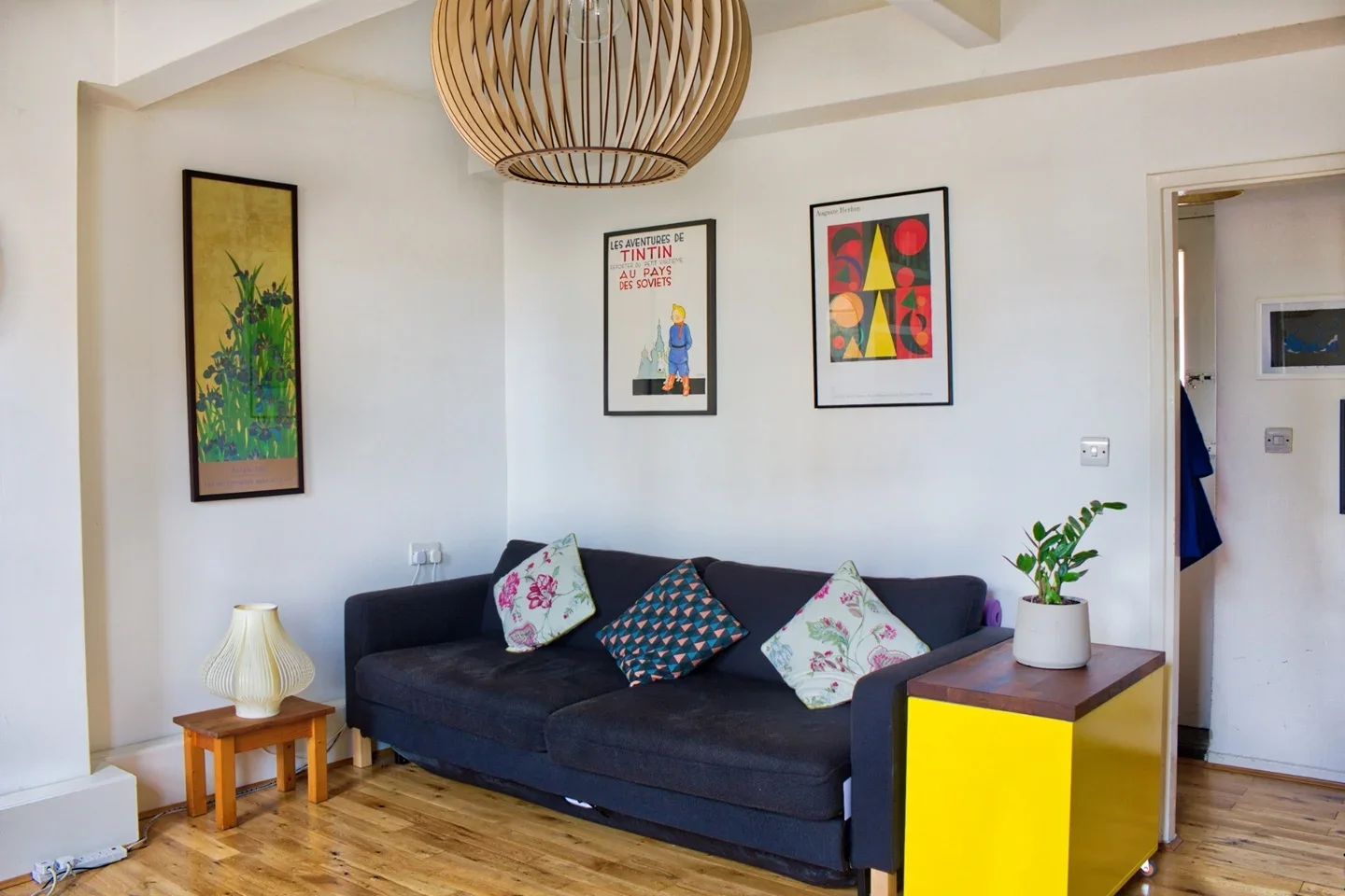 Flat Valette Street in Greater London