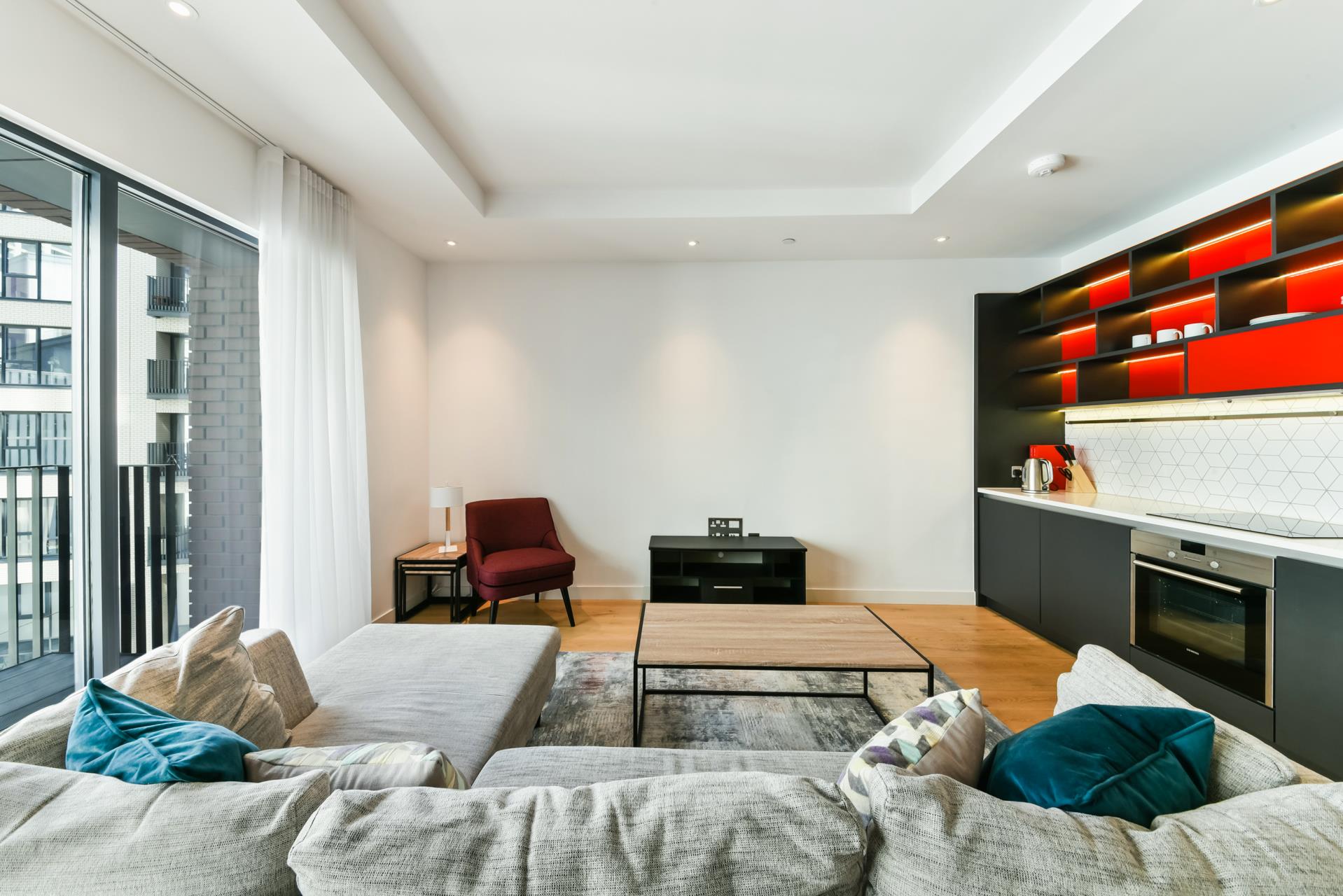 Flat Botanic Square in Greater London