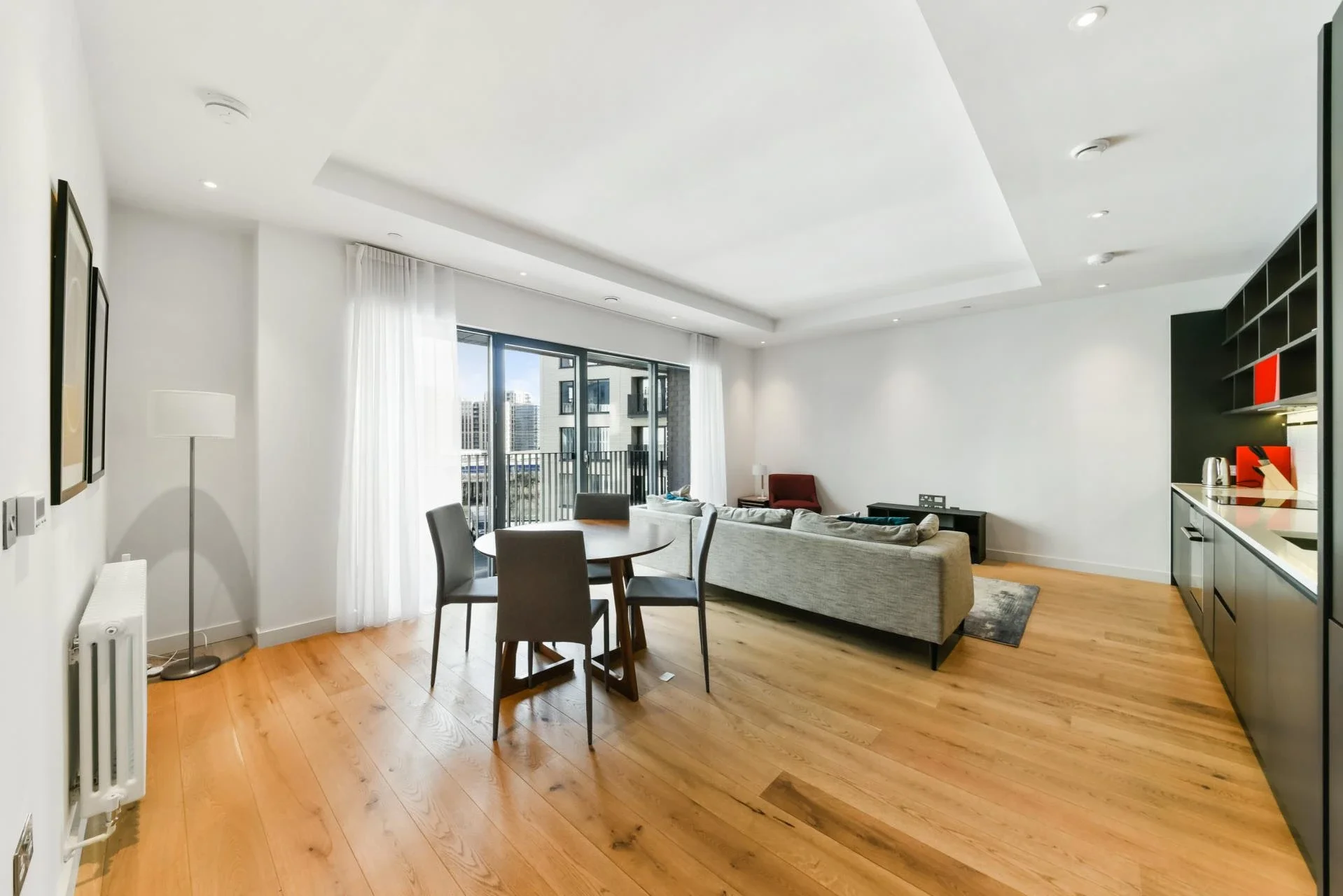 Flat Botanic Square in Greater London