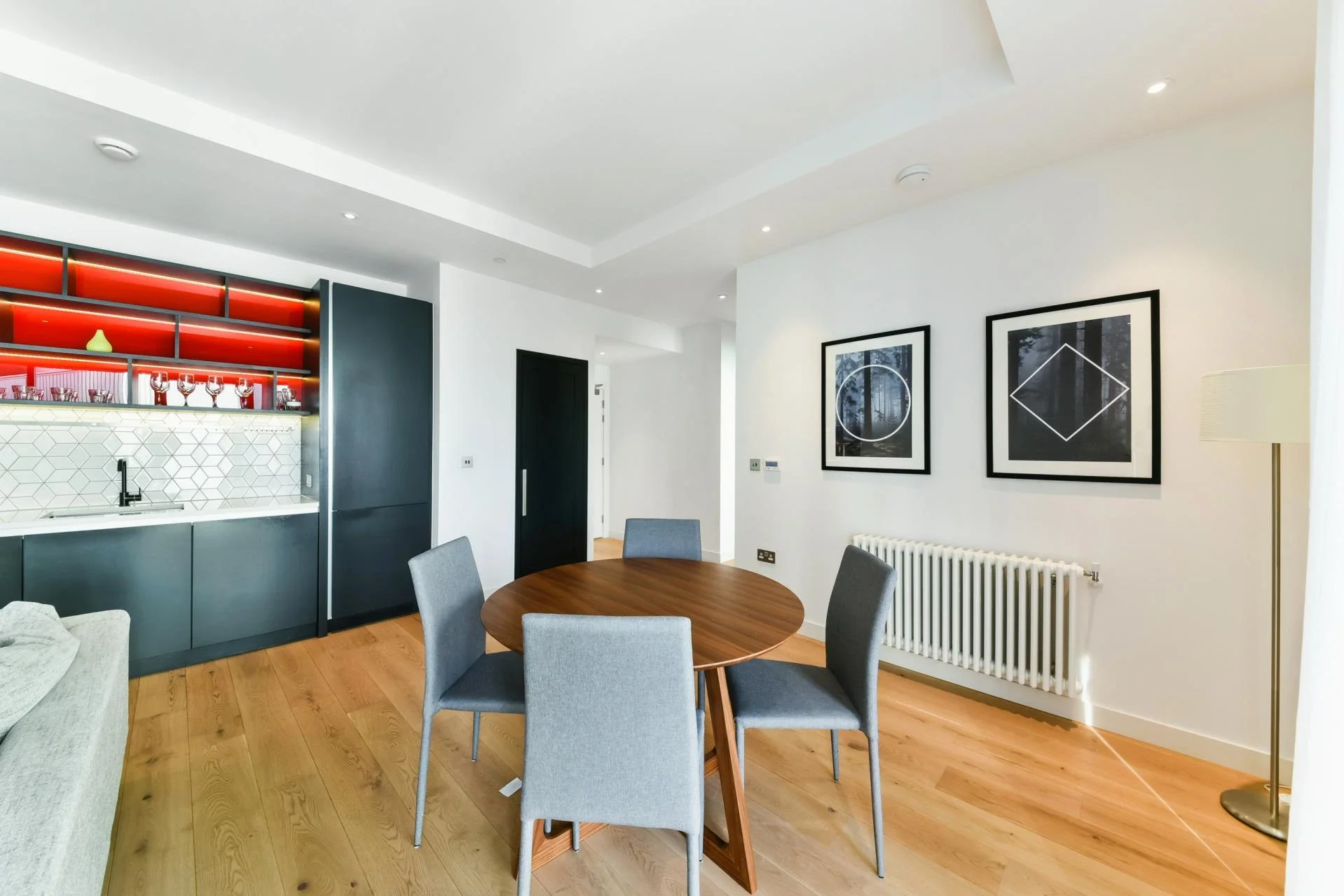 Flat Botanic Square in Greater London