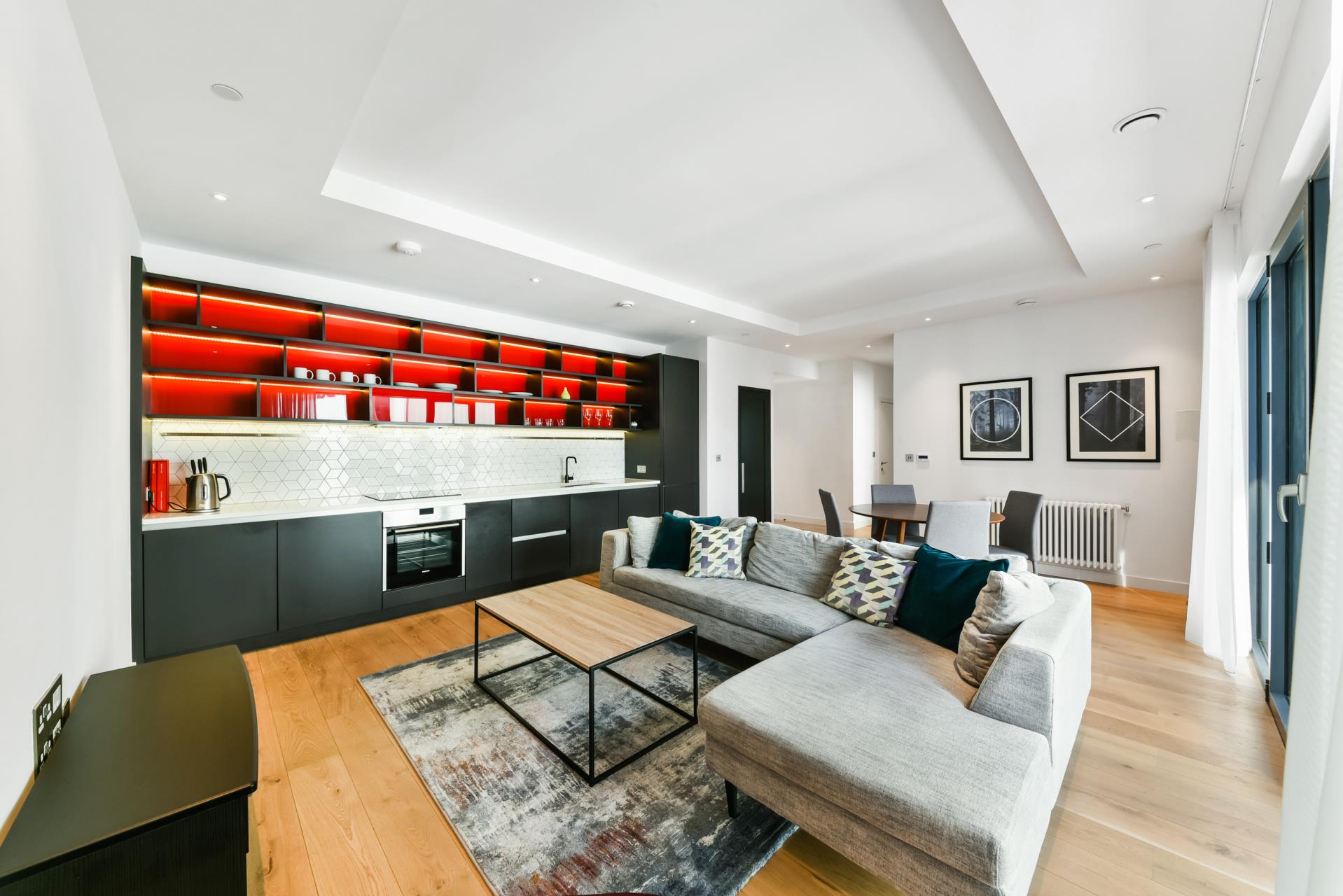 Flat Botanic Square in Greater London