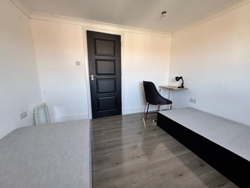 Room Whyteville Road in Greater London