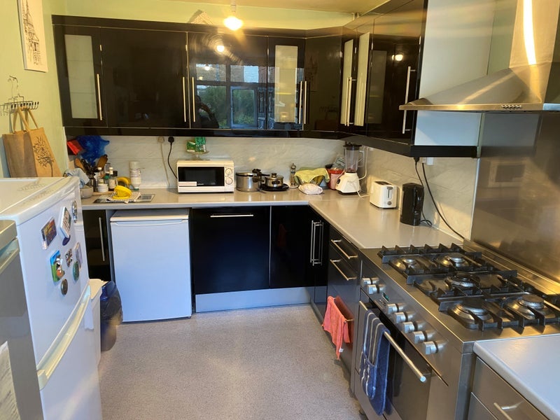 Room Waddington Road in Greater London