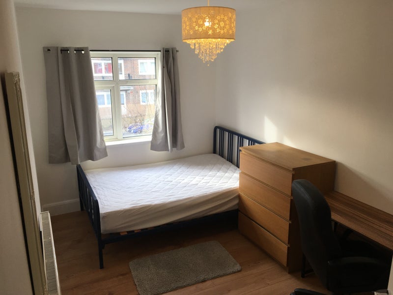 Room Waddington Road in Greater London