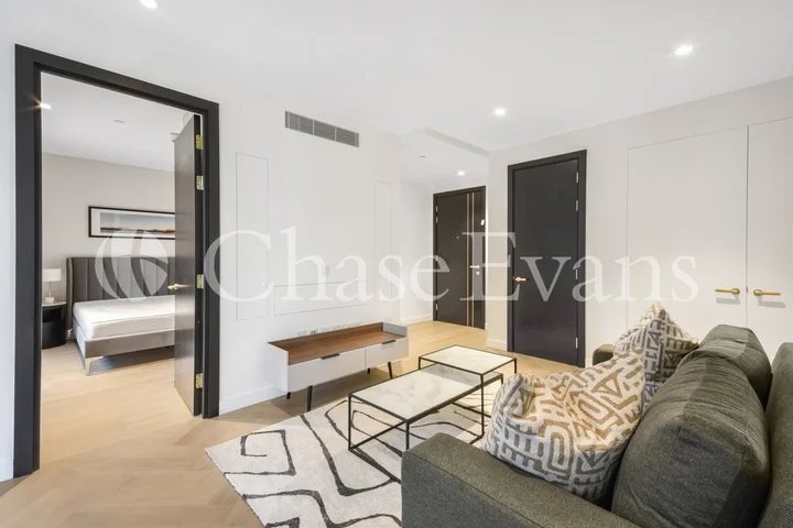 Flat Sumner Street in Greater London