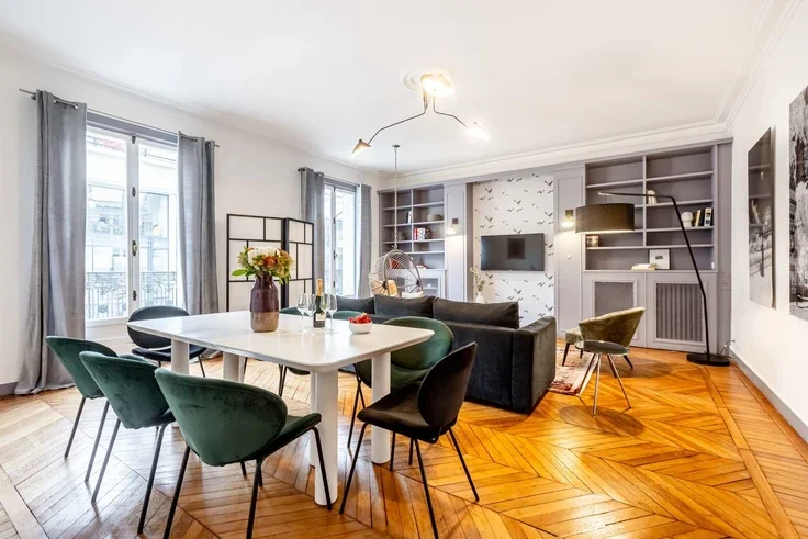 Appartement Rue de Ponthieu à Paris