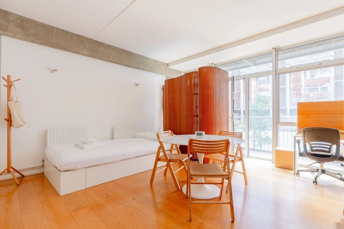 Flat Kingsland Road in Greater London