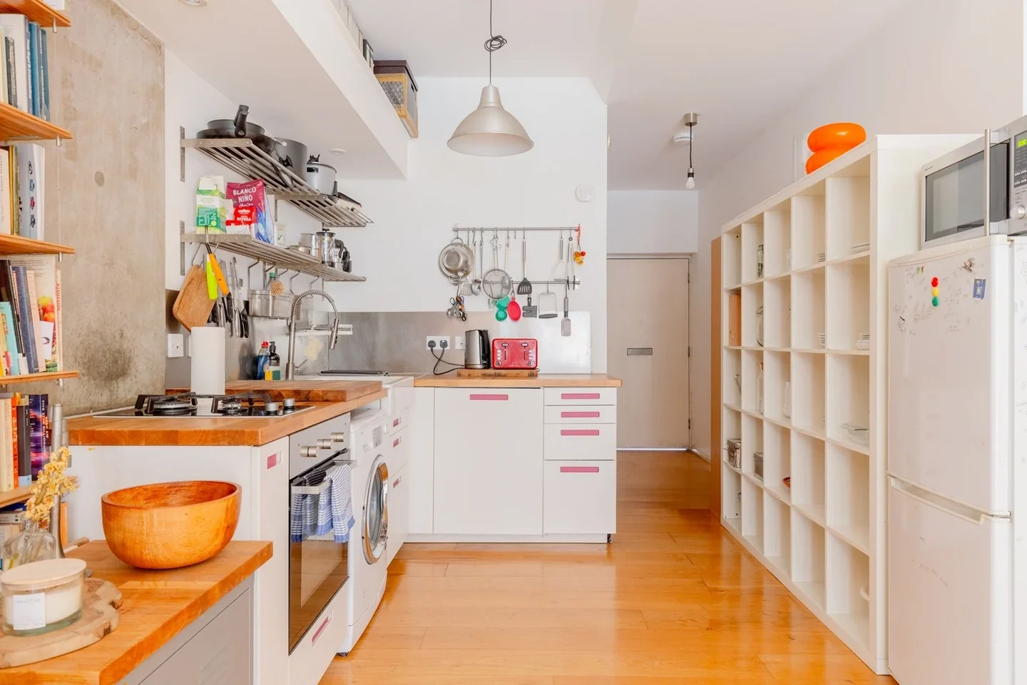 Flat Kingsland Road in Greater London