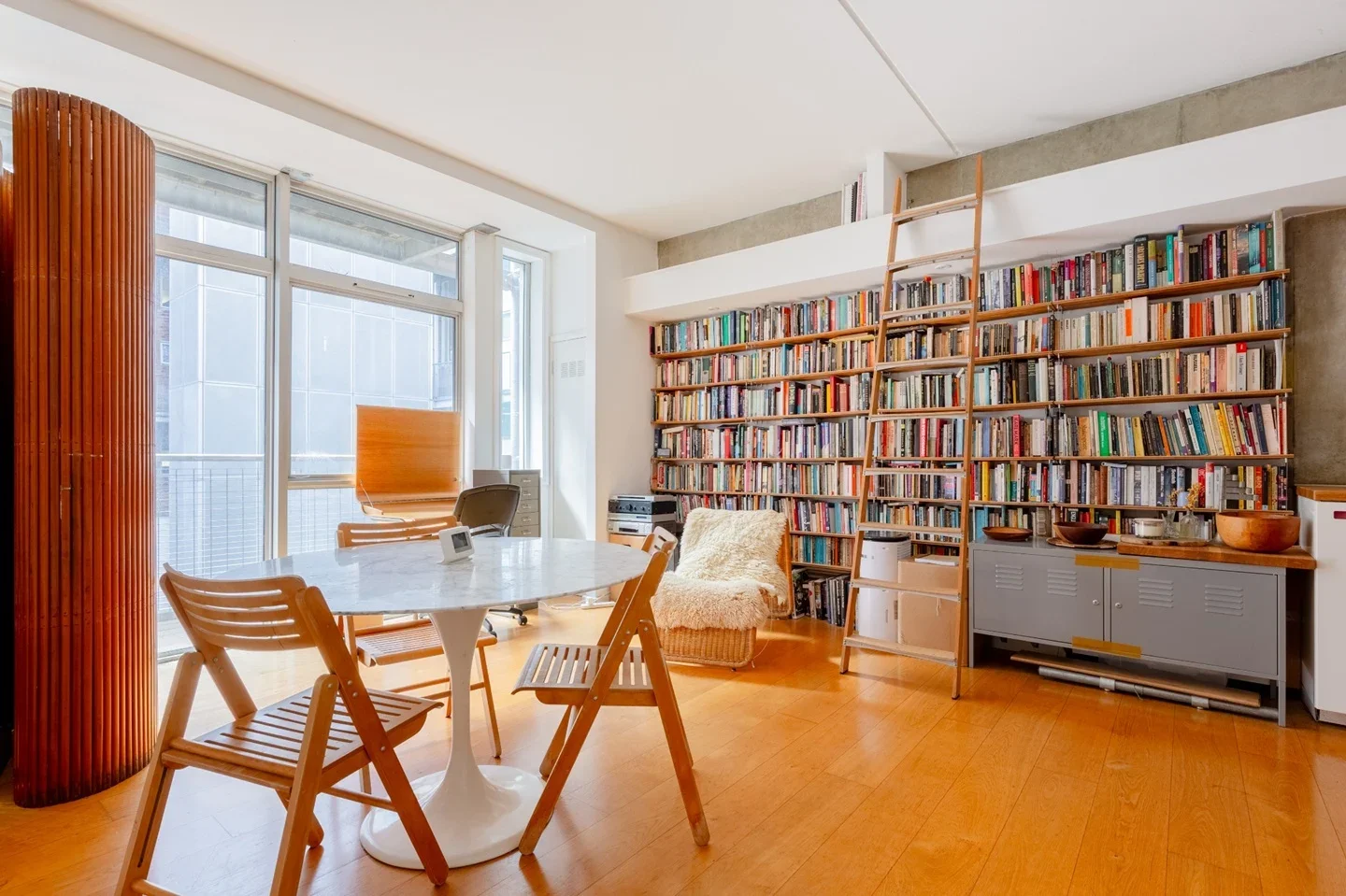 Flat Kingsland Road in Greater London