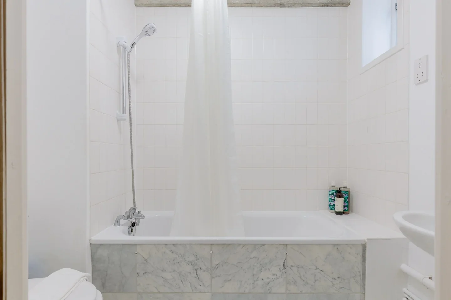 Flat Kingsland Road in Greater London