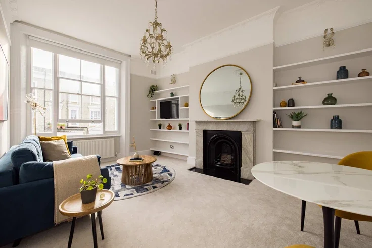 Flat Eardley Crescent in Greater London