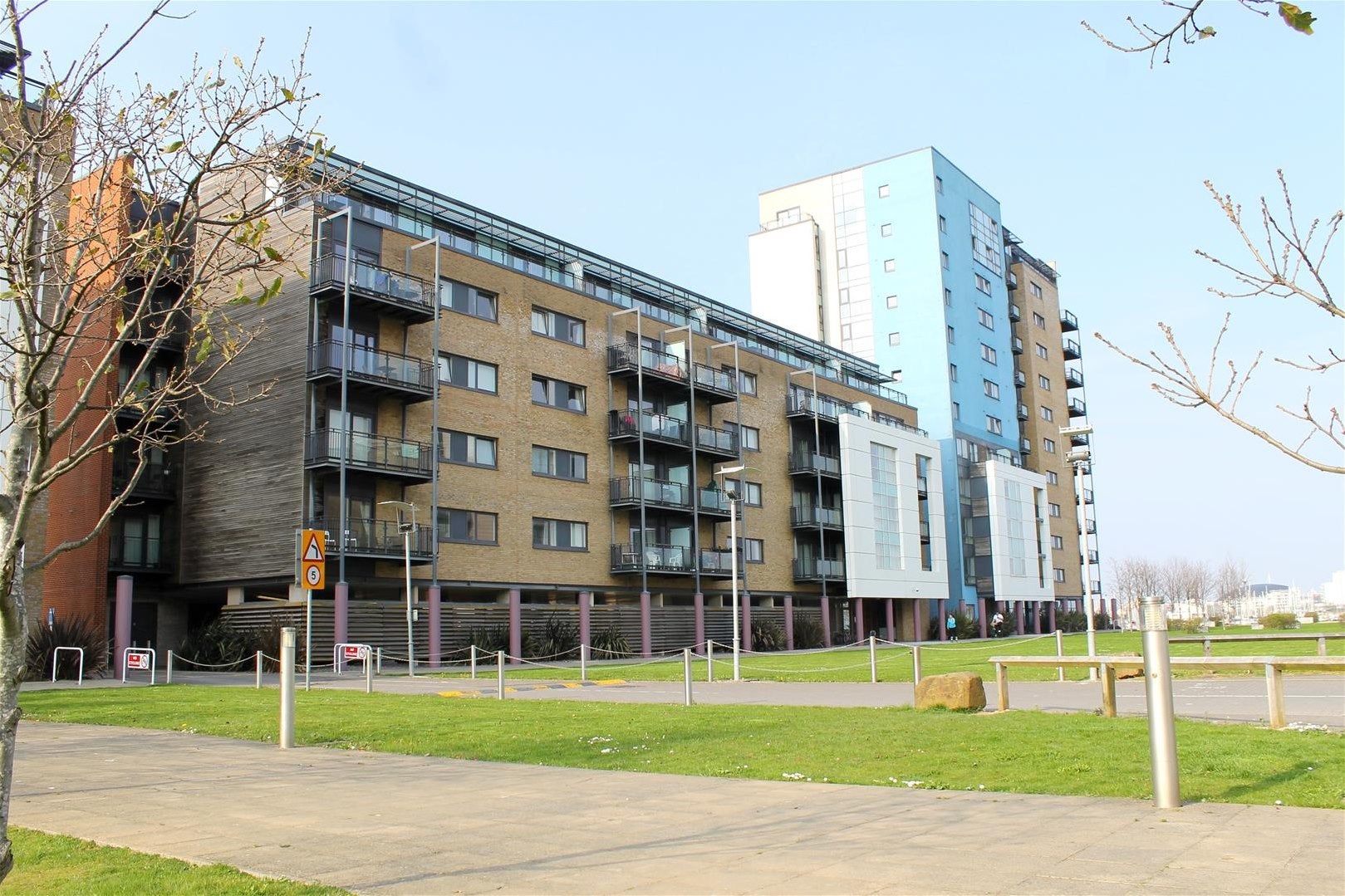 Flat Butetown Link in Cardiff