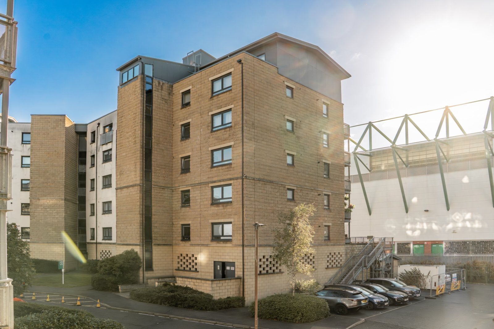 Flat Hawkhill Close in City of Edinburgh