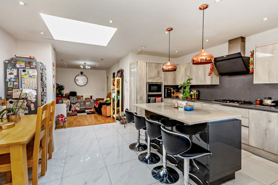 House Ravenswood Crescent in Greater London