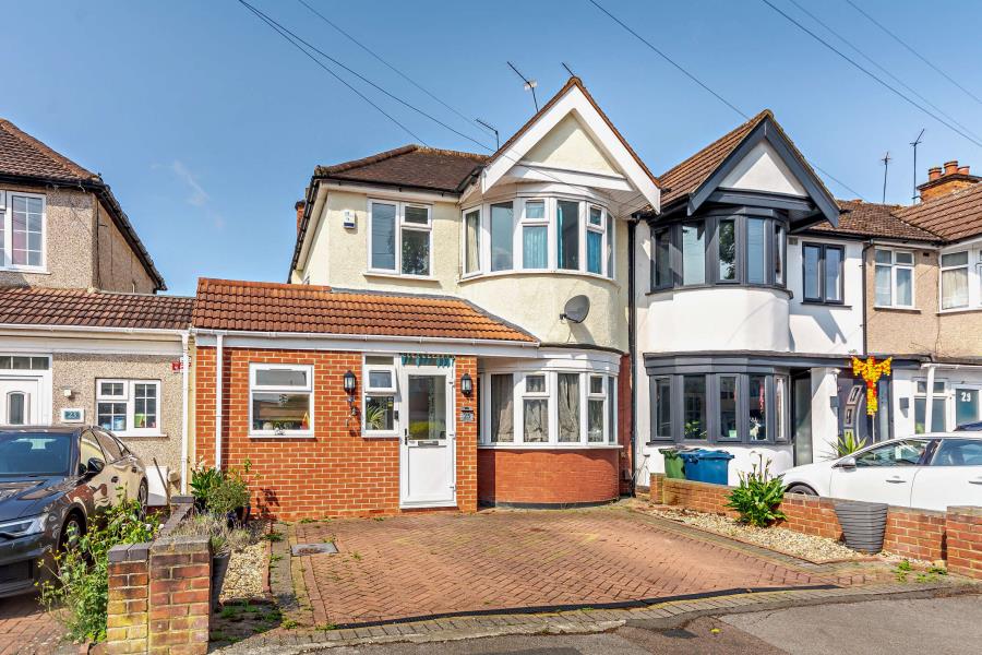 House Ravenswood Crescent in Greater London