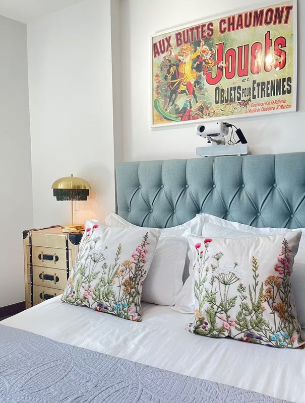 Room Bridges Court in Greater London