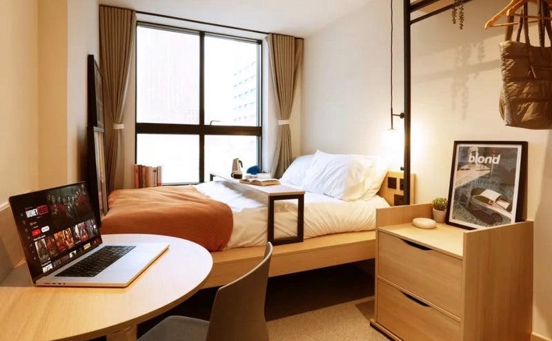Room River Street in Manchester