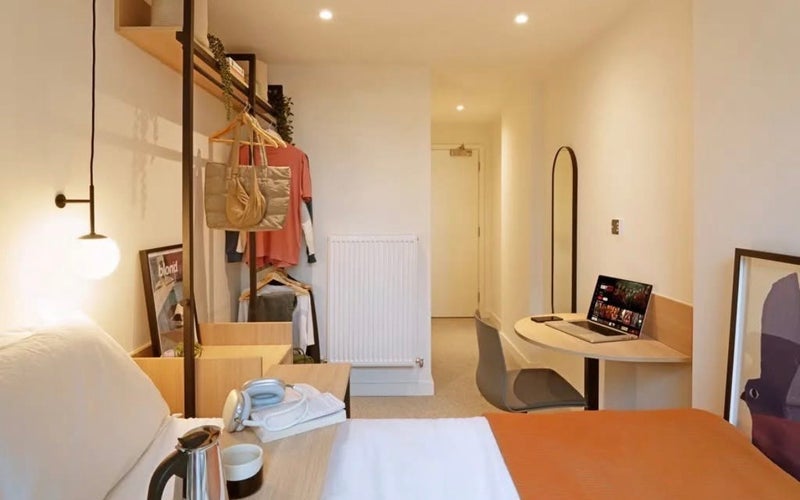 Room River Street in Manchester