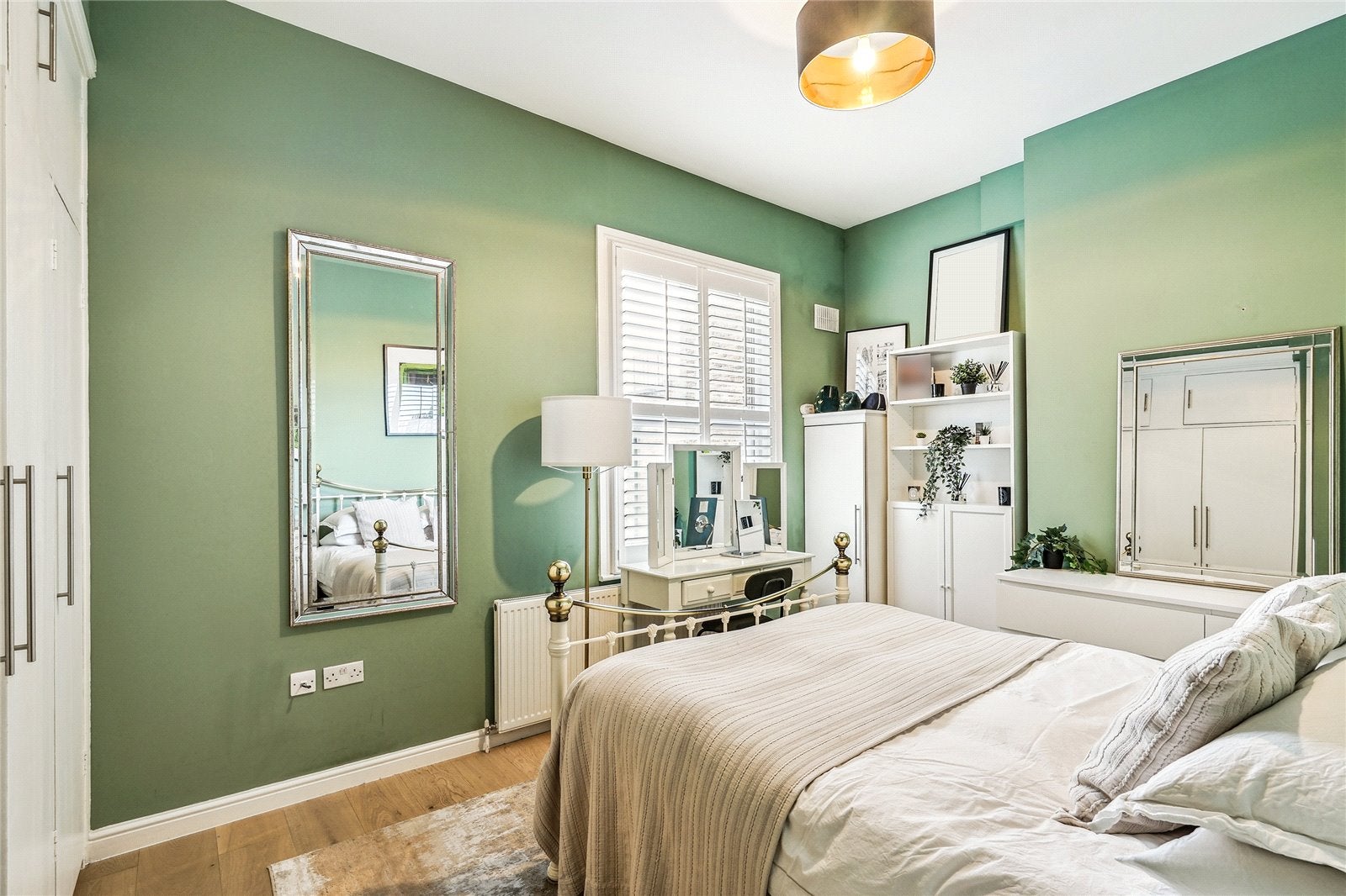 Flat Clapham Common North Side in Greater London