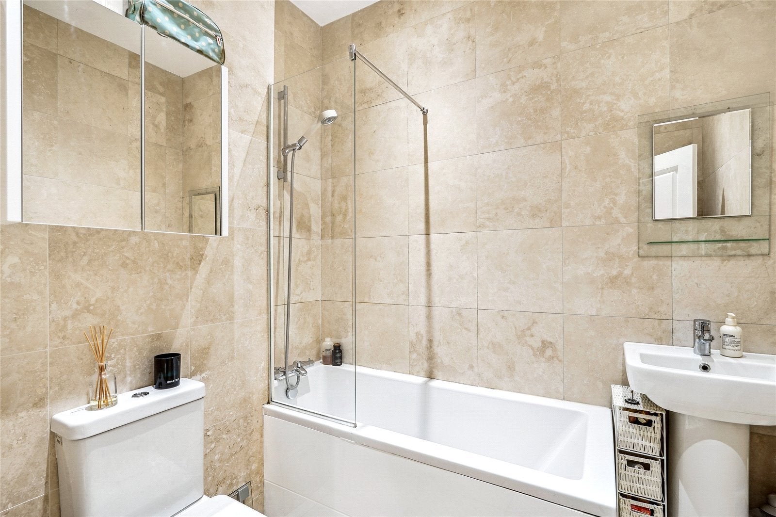 Flat Clapham Common North Side in Greater London