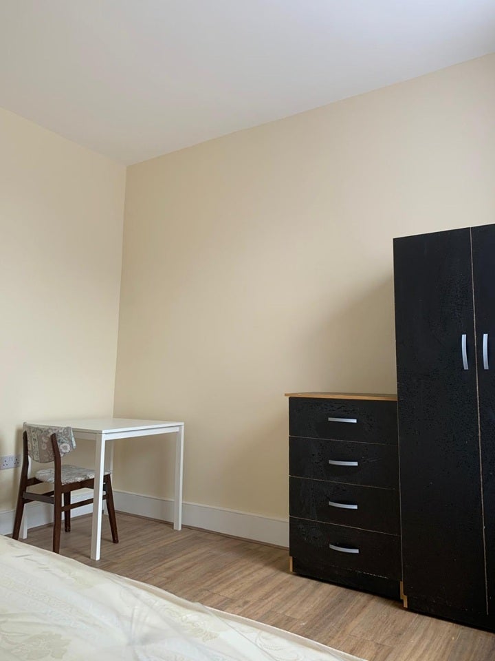 Room High Road Leyton in Greater London