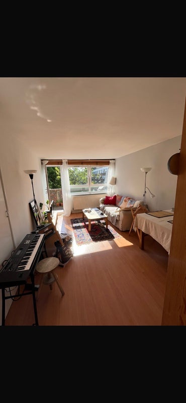 Room Carnoustie Drive in Greater London