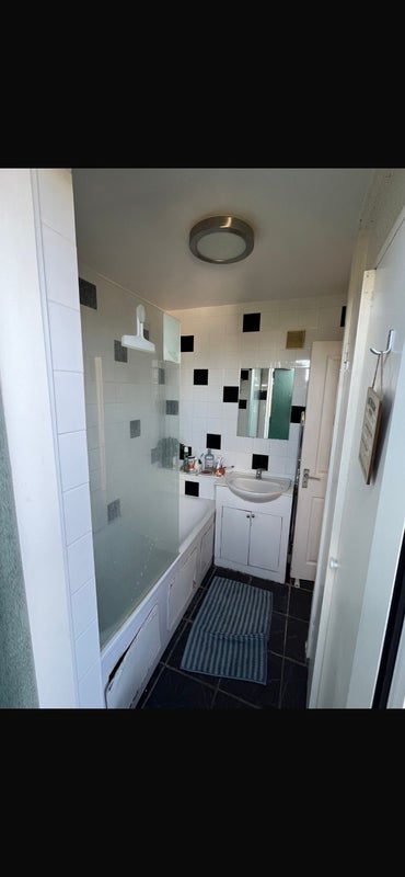 Room Carnoustie Drive in Greater London
