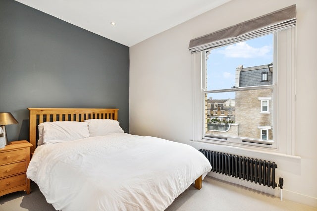 Flat Beechmore Road in Greater London