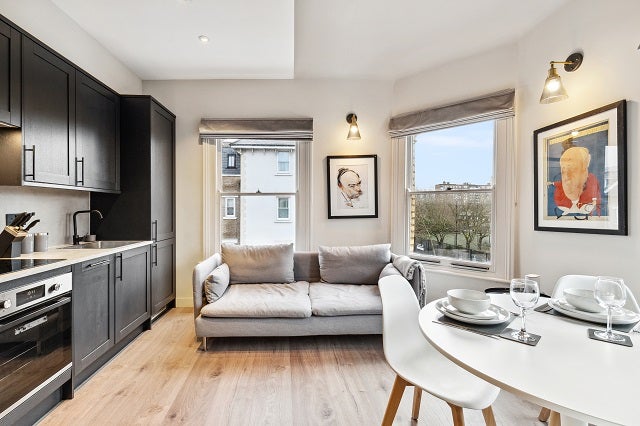 Flat Beechmore Road in Greater London
