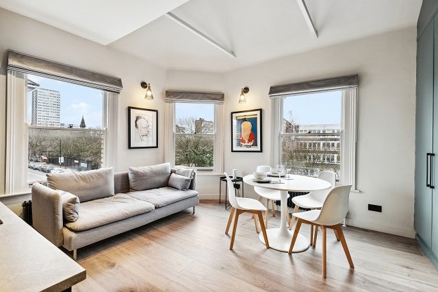 Flat Beechmore Road in Greater London