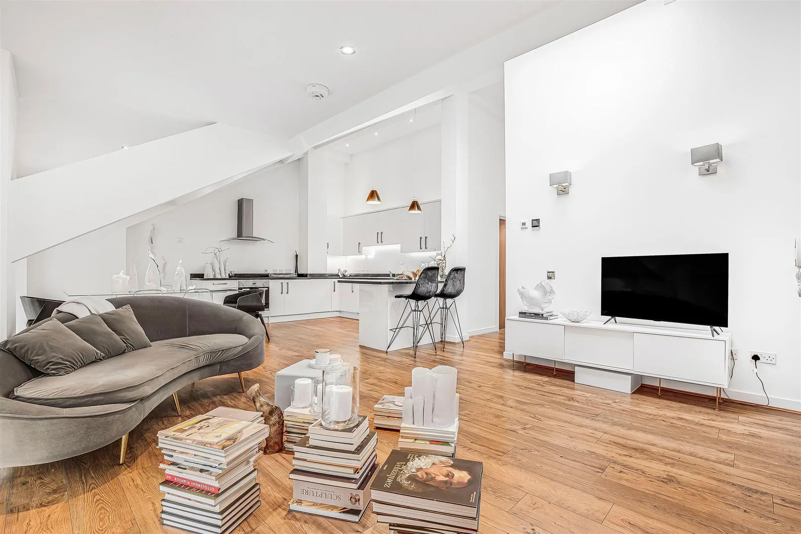 Flat Sheen Lane in Greater London