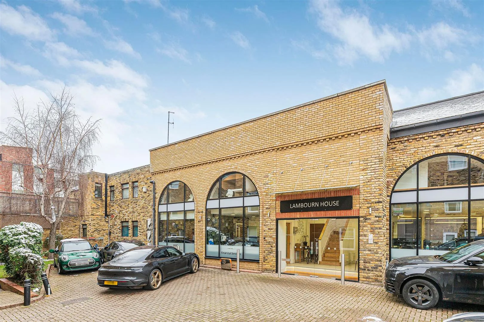 Flat Sheen Lane in Greater London