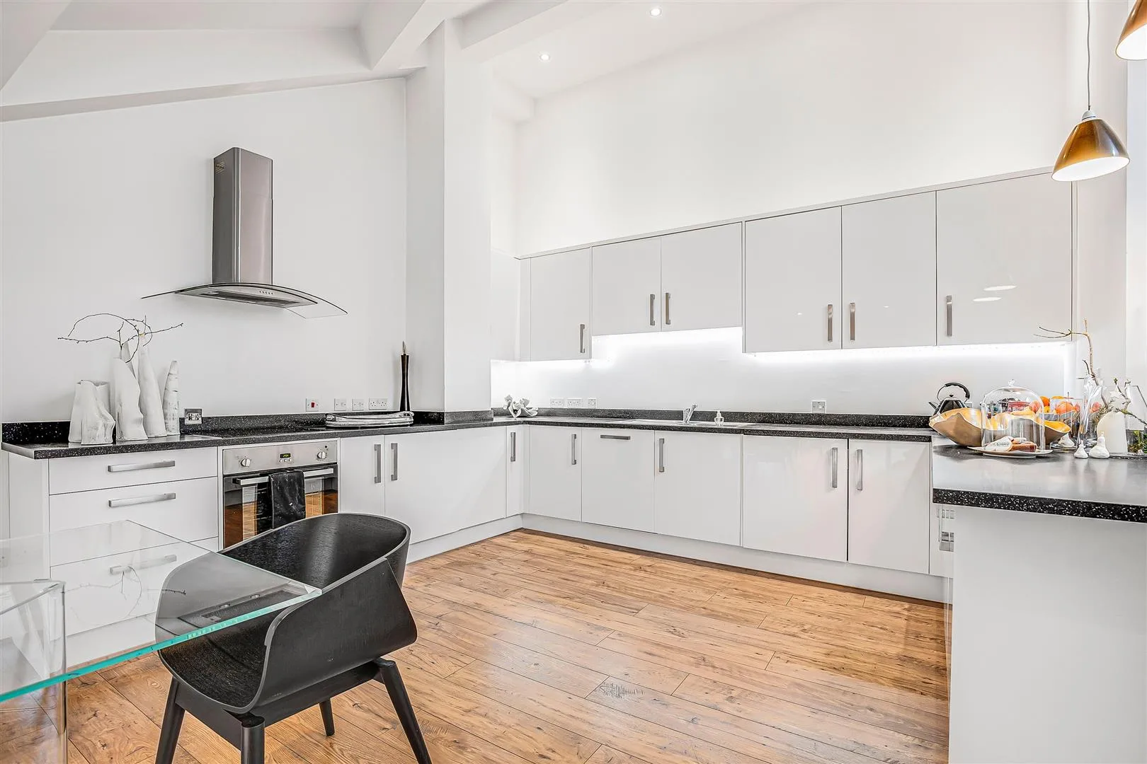 Flat Sheen Lane in Greater London