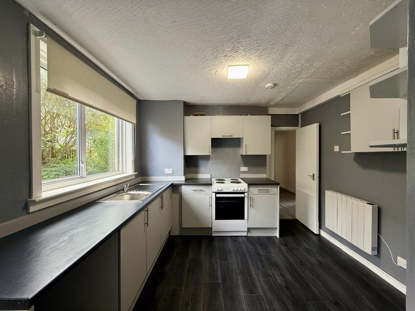 Flat Holmburn Road in Netherthird