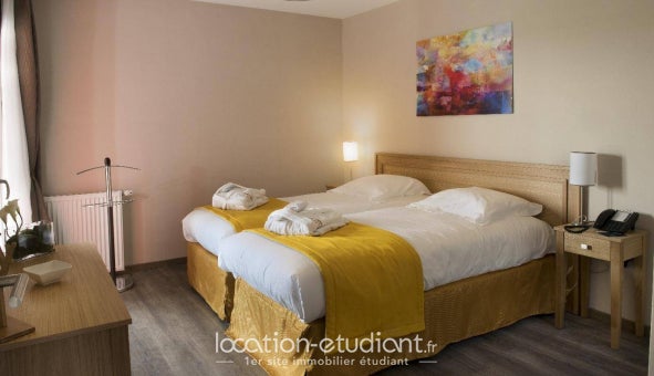 Room Rue Paul Éluard in Pau