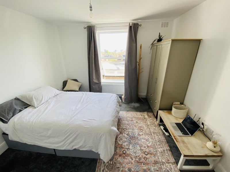 Room Willesden Lane in Greater London