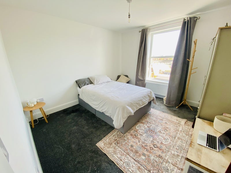 Room Willesden Lane in Greater London