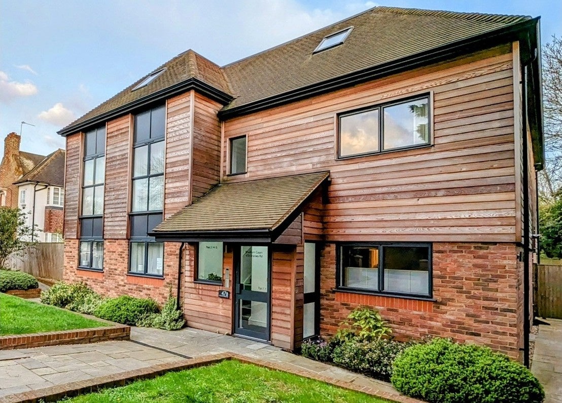 Flat Peace Close in Greater London