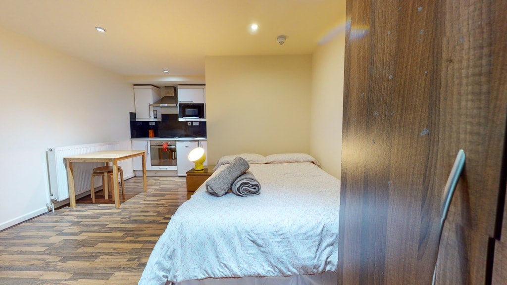 Flat Brondesbury Park in Greater London