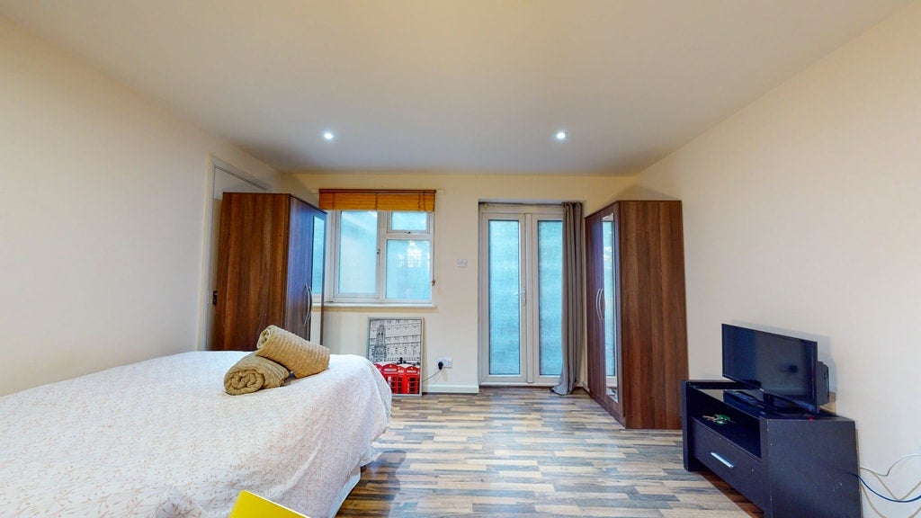 Flat Brondesbury Park in Greater London