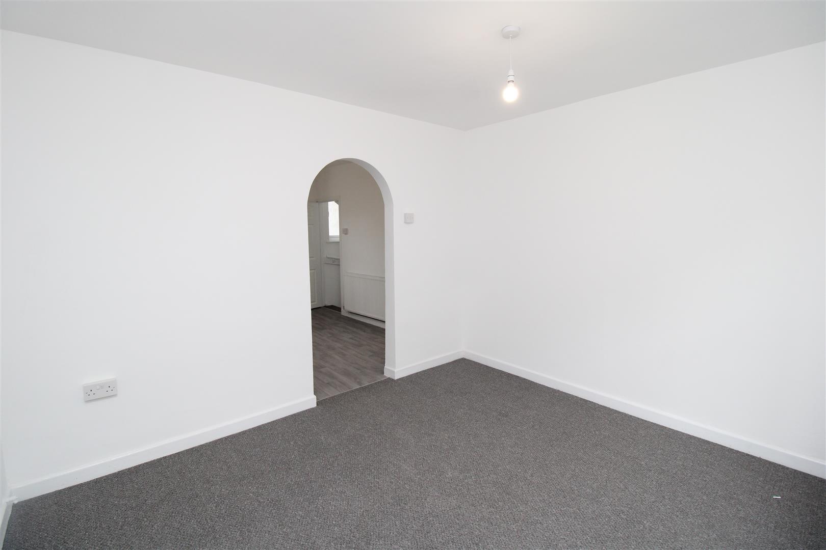 Flat Tyntyla Road in Ystrad