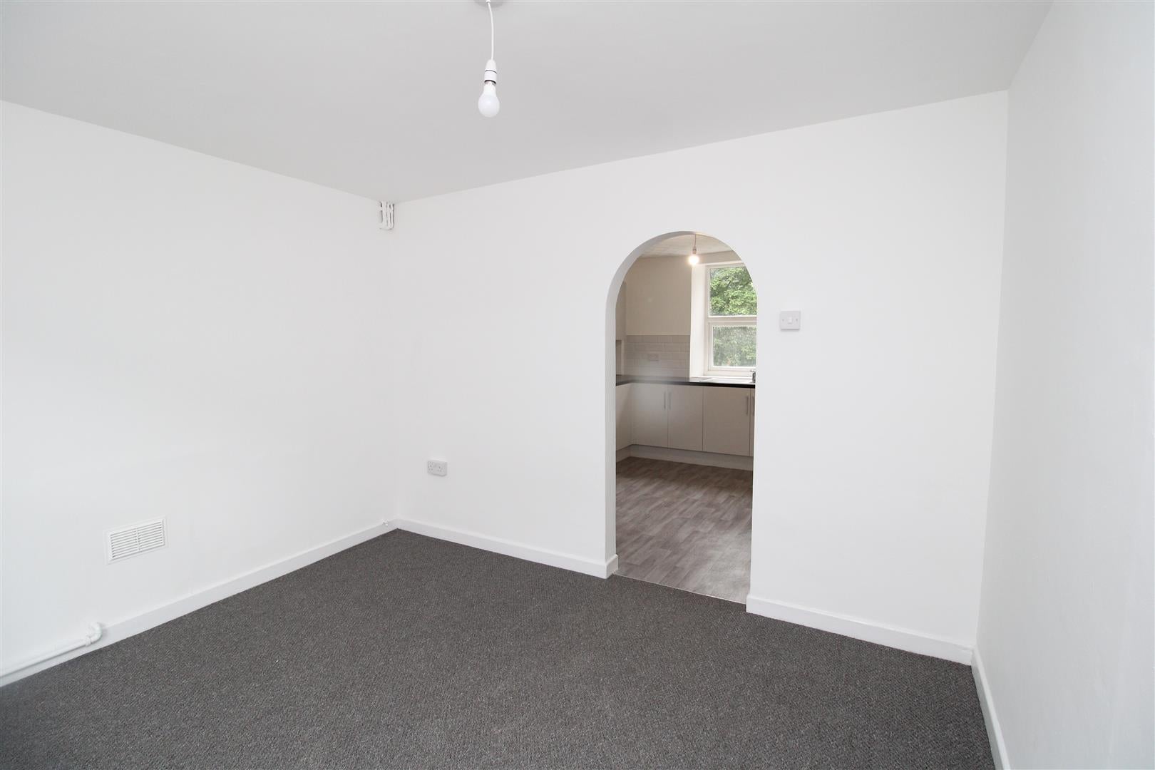 Flat Tyntyla Road in Ystrad