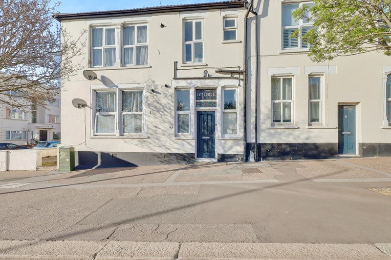 Flat The Ridgeway in Southend-on-Sea