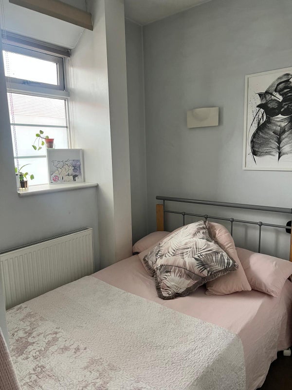 Room Poynders Gardens in Greater London